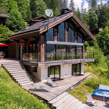 La Source - Year シャレー シャモニー